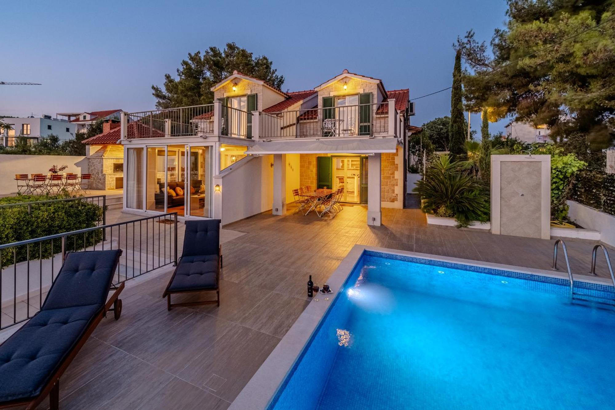 Villa Julia With Heated Pool, Ideal For Large Groups Milna  Ngoại thất bức ảnh