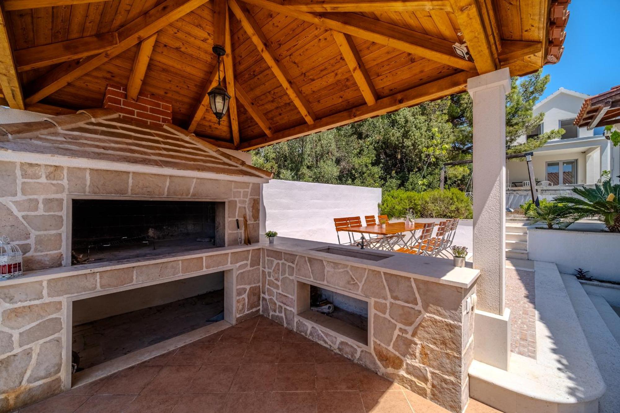 Villa Julia With Heated Pool, Ideal For Large Groups Milna  Ngoại thất bức ảnh
